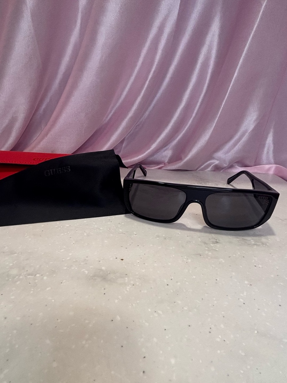 Guess Black Rectangular Sunglasses with Dark Lenses